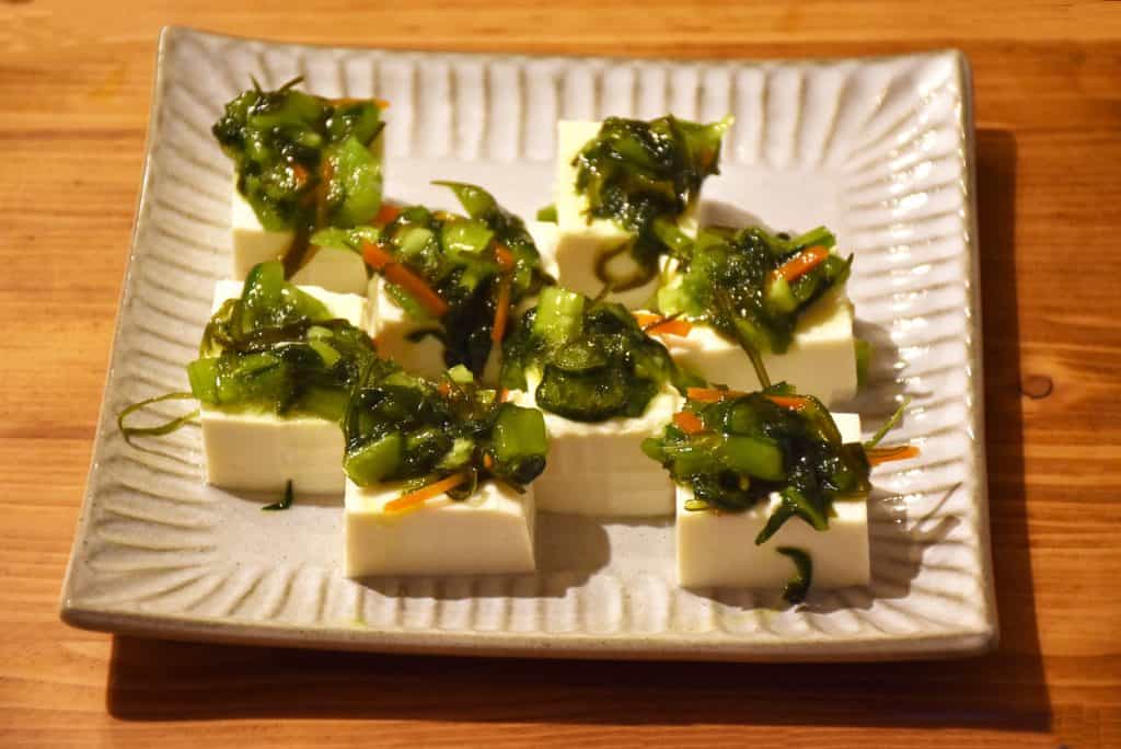 Hiyayakko (冷奴) – tofu na zimno