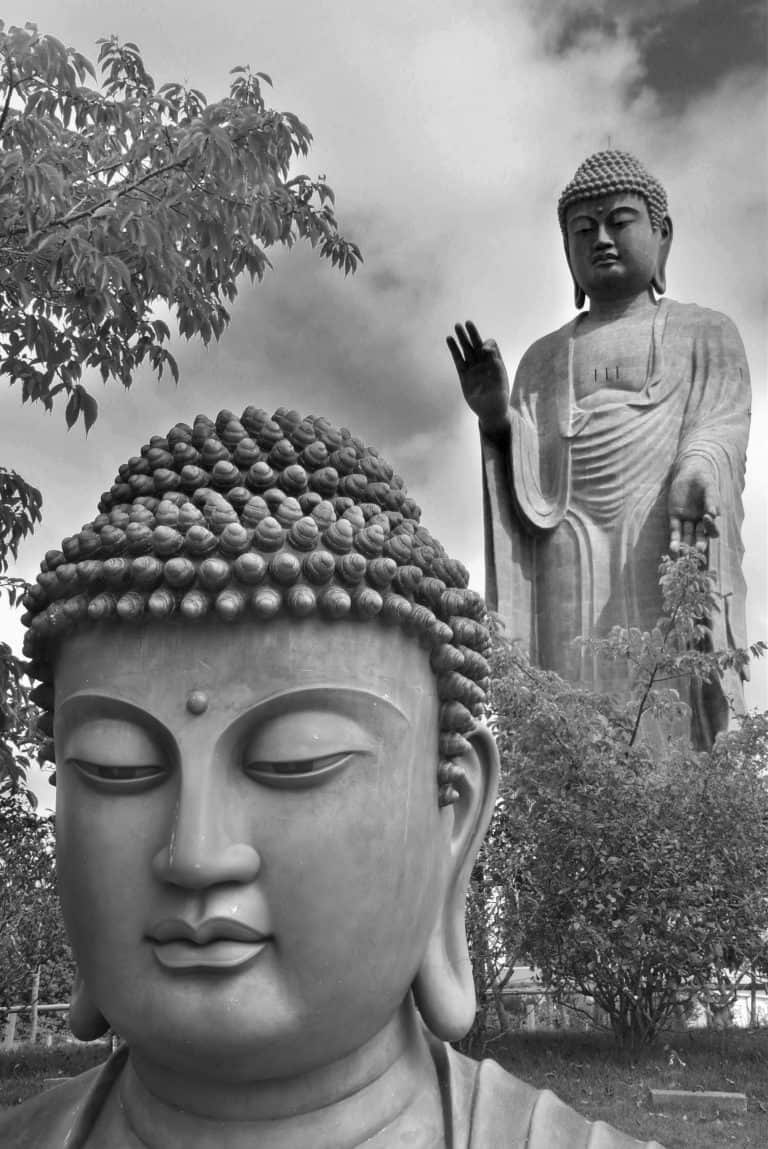 Ushiku Daibutsu (牛久大)Ushiku Daibutsu (牛久大) – jeden z największych posągów Buddy na świecie