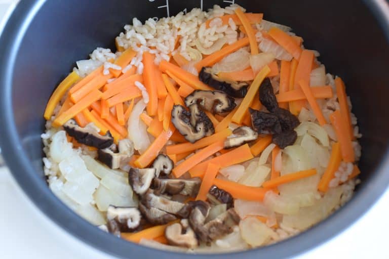Takikomi Gohan (炊き込みご飯) – jednogarnkowe danie z ryżem