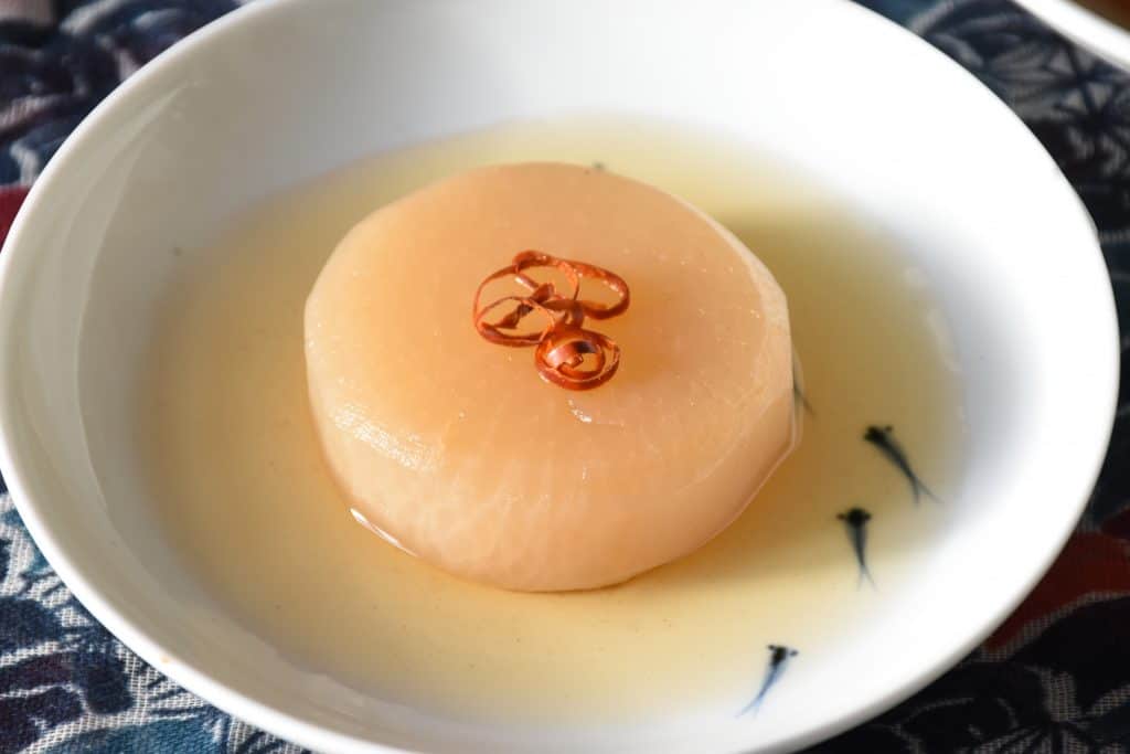 Daikon no Nimono (大根の煮物) – duszona rzodkiew daikon