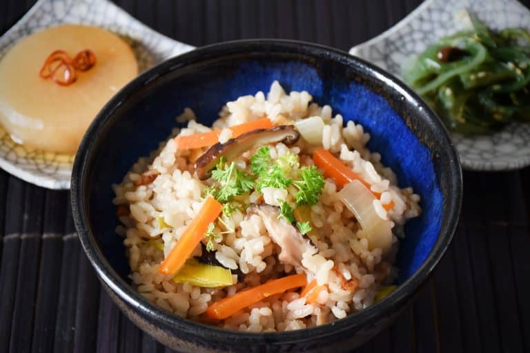 Takikomi Gohan (炊き込みご飯) – jednogarnkowe danie z ryżem