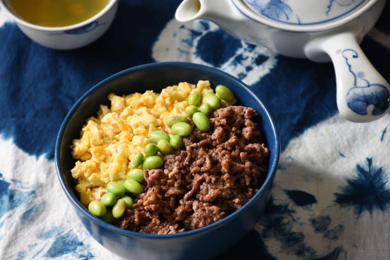 Sanshoku Soboro Don (三色そぼろ丼) – trójkolorowe donburi z wołowiną