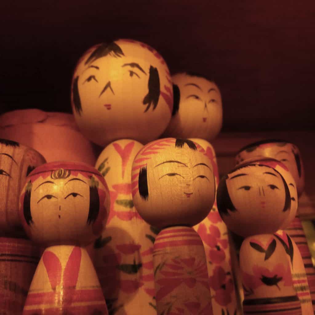 Kokeshi (小芥子) – drewniane laleczki z regionu Tōhoku