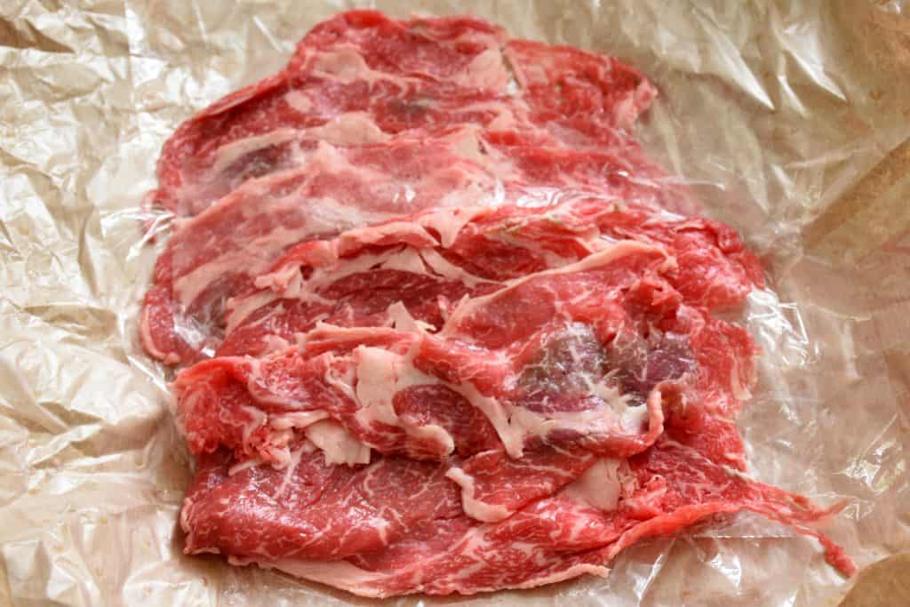 Niku Udon (肉うどん) – rozgrzewająca zupa z makaronem udon i wołowiną