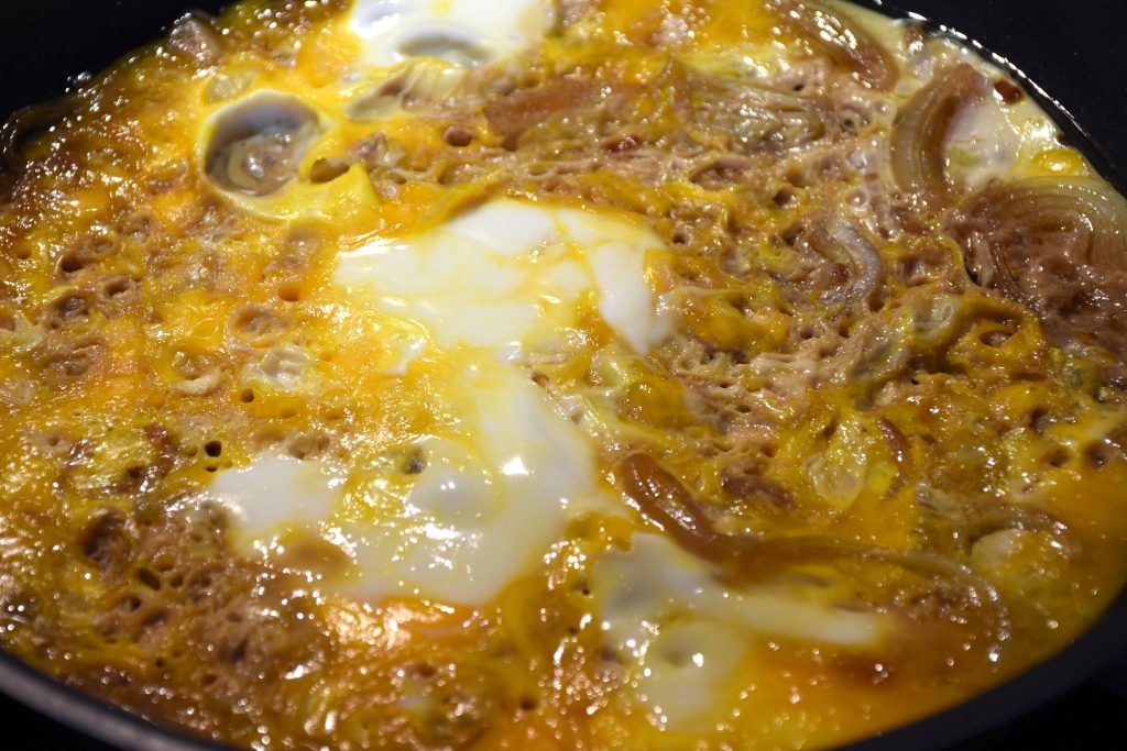 Tamagodon (玉子丼) – wegetariańska wersja dania Oyakodon (親子丼)