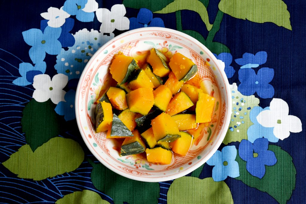 Kabocha no Nimono (かぼちゃの煮物) – duszona dynia